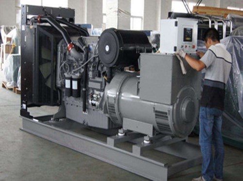 巴音郭楞柴油发电机组和储能设备配合使用的案例