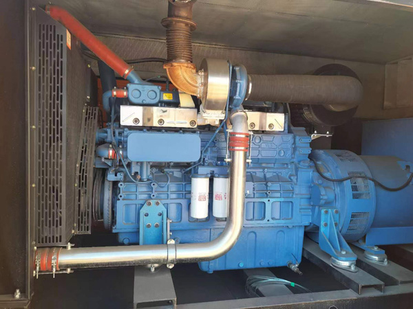 巴音郭楞燃油消耗率与进气温度的具体关系是什么？